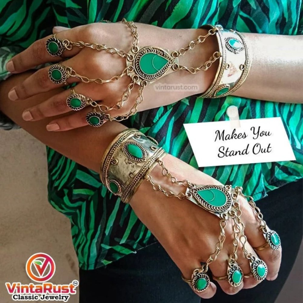 Single  Vintage Green Stone Slave Bracelet, Bracelet with Rings, Tribal Slave